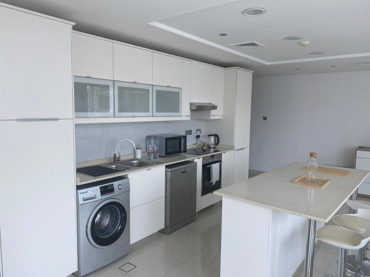 One Bedroom Apartment With Pool & Gym Near Marina Дубай Екстериор снимка