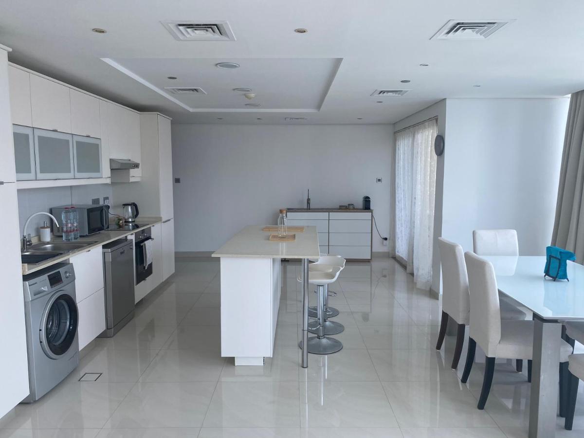 One Bedroom Apartment With Pool & Gym Near Marina Дубай Екстериор снимка
