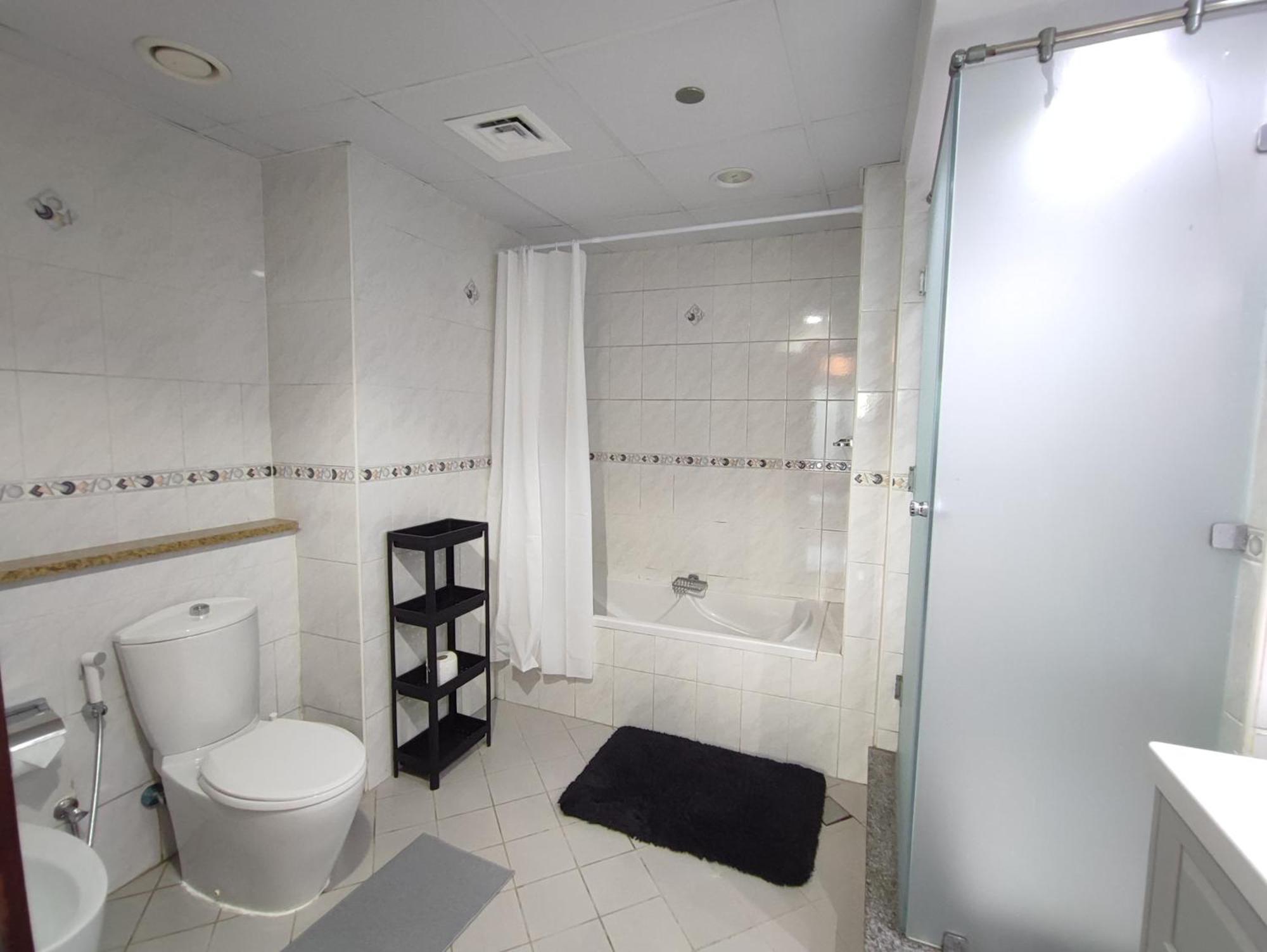 One Bedroom Apartment With Pool & Gym Near Marina Дубай Екстериор снимка