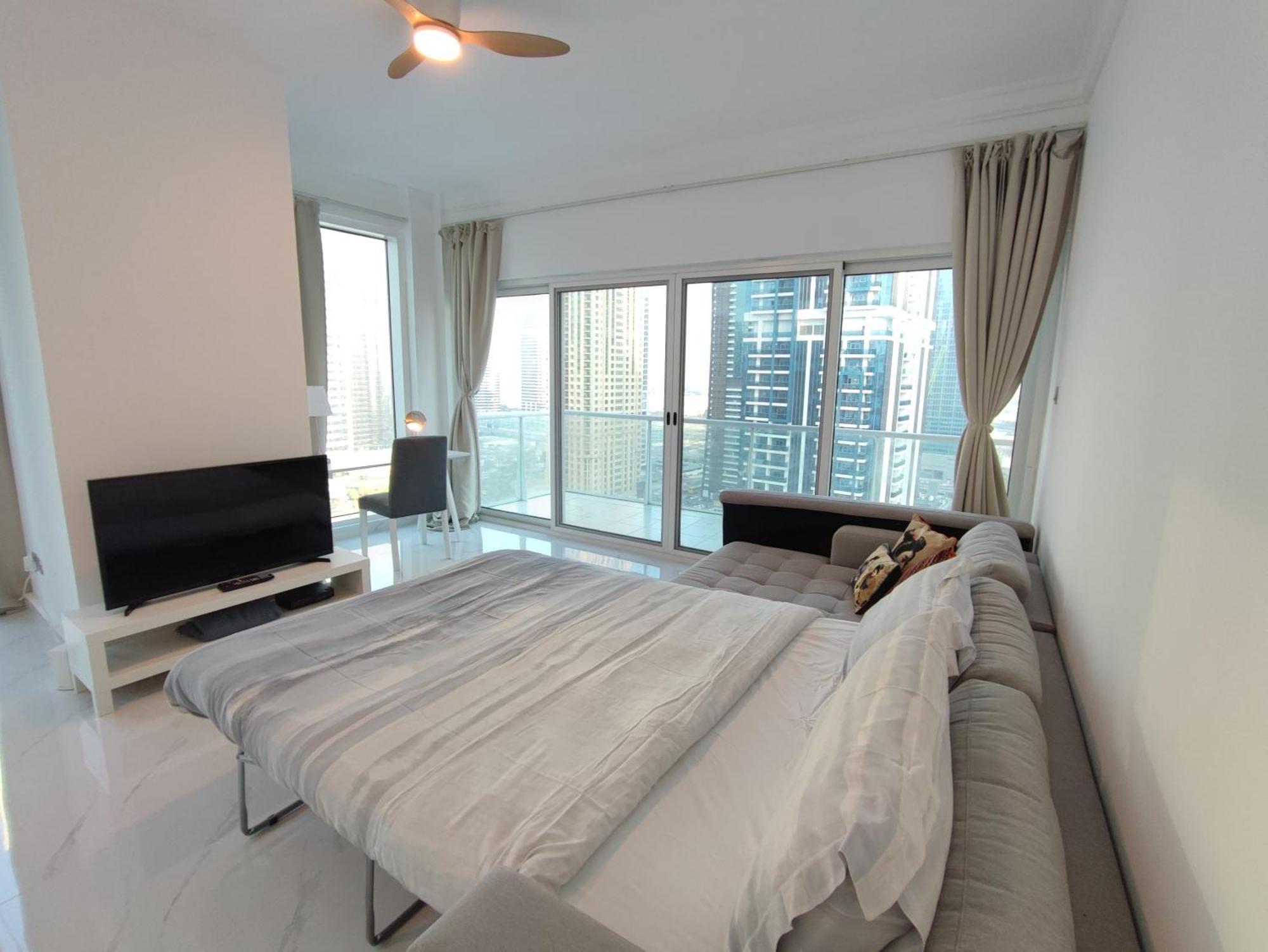 One Bedroom Apartment With Pool & Gym Near Marina Дубай Екстериор снимка