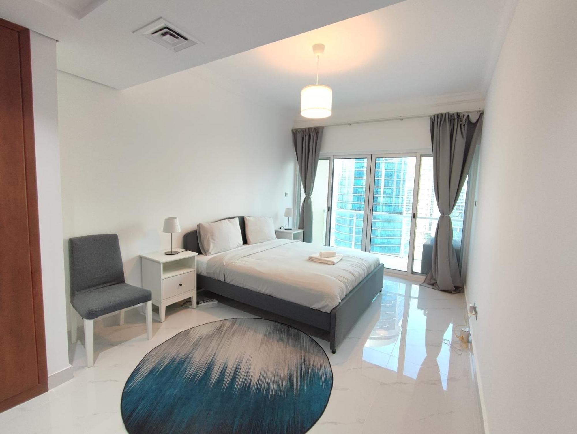 One Bedroom Apartment With Pool & Gym Near Marina Дубай Екстериор снимка