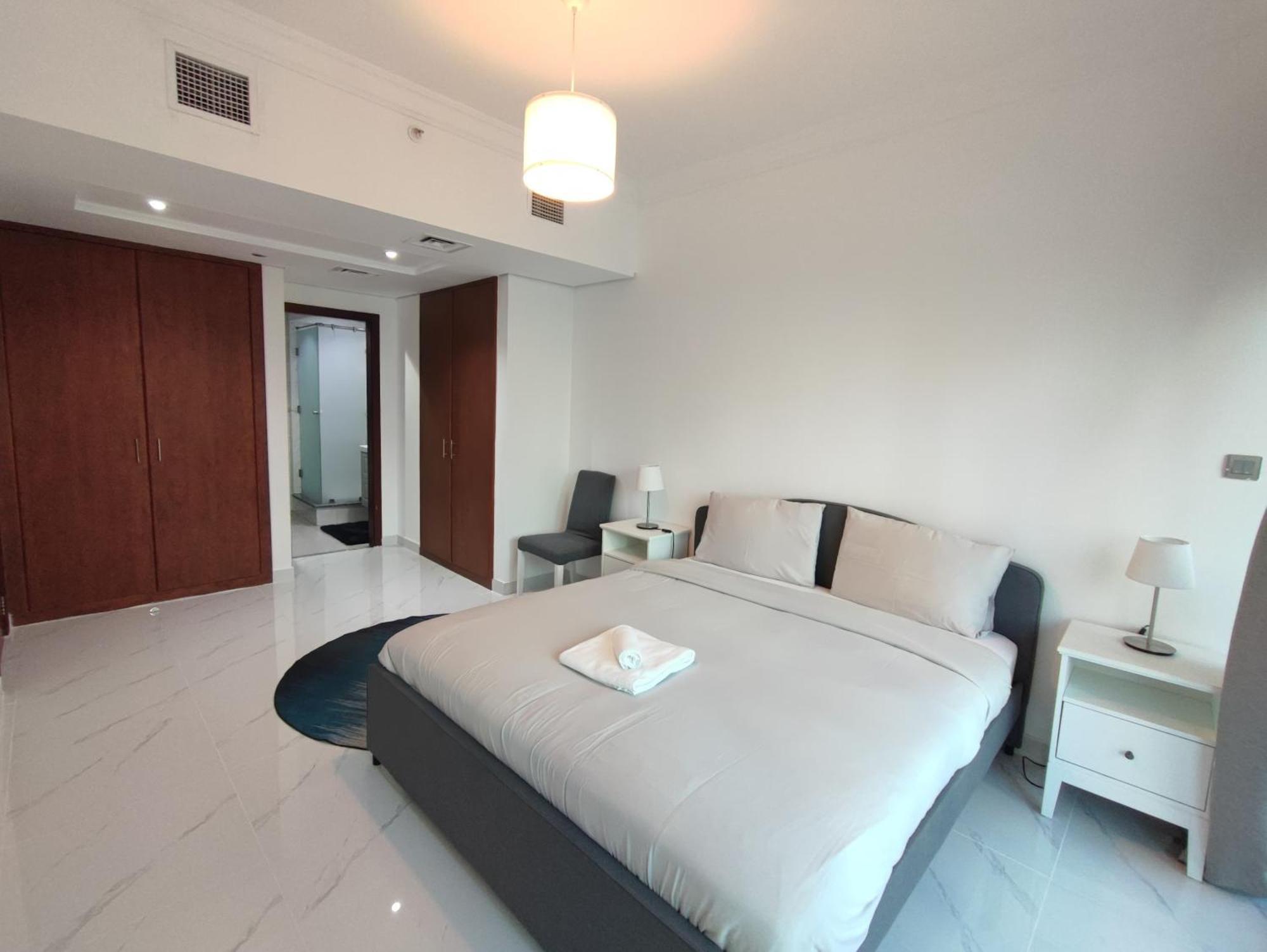 One Bedroom Apartment With Pool & Gym Near Marina Дубай Екстериор снимка