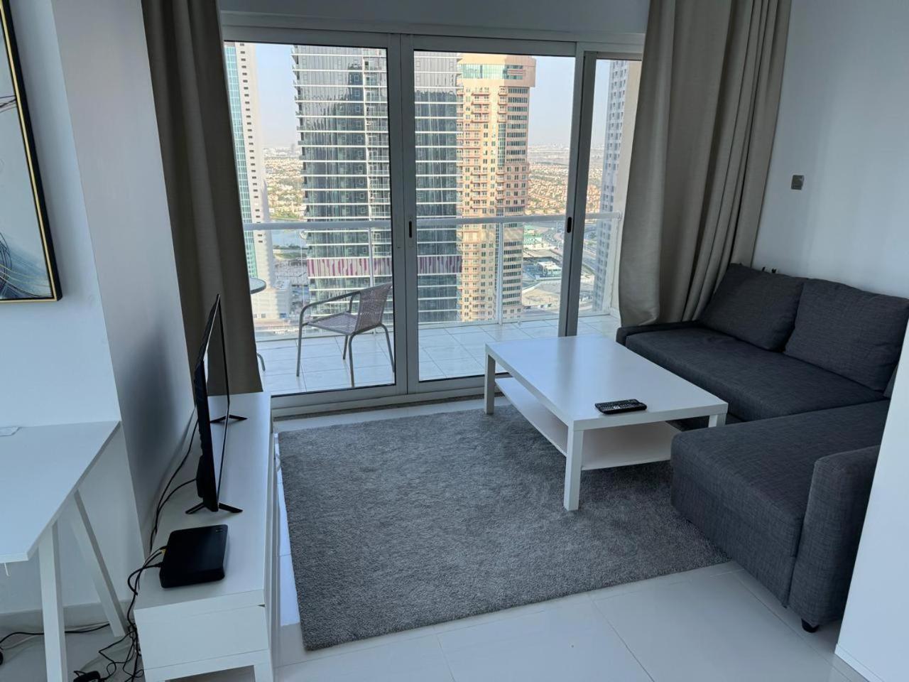 One Bedroom Apartment With Pool & Gym Near Marina Дубай Екстериор снимка